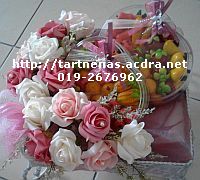 tart nenas berhias bunga hantaran pertunangan