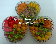 tart nenas bentuk strawberry